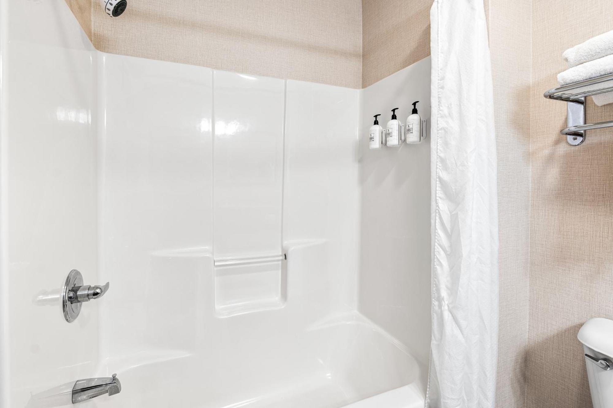 Boarders Inn & Suites By Cobblestone Hotels - Shawano Buitenkant foto