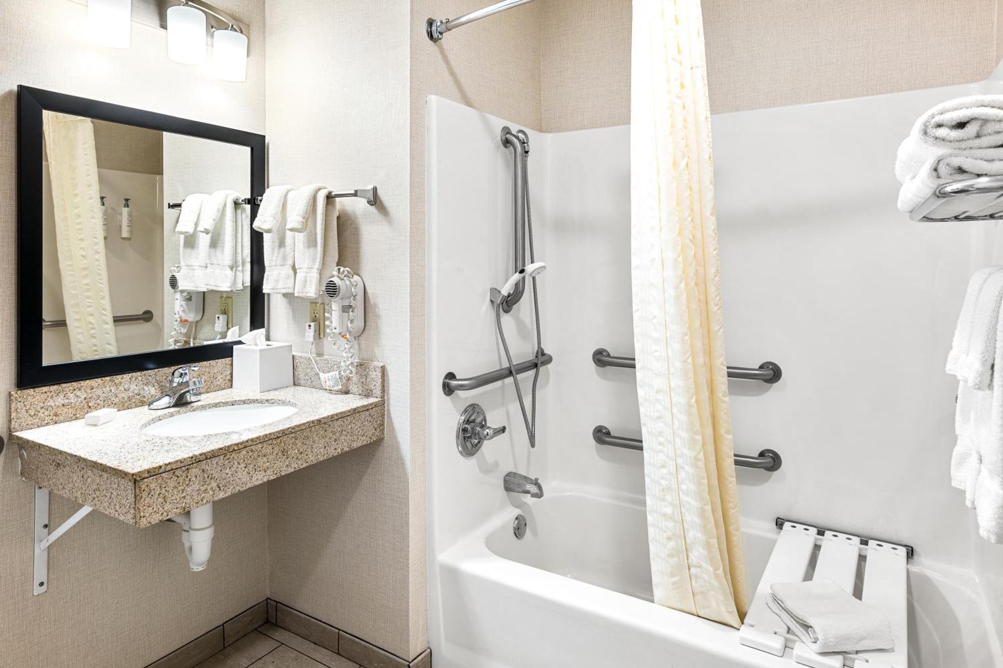 Boarders Inn & Suites By Cobblestone Hotels - Shawano Buitenkant foto