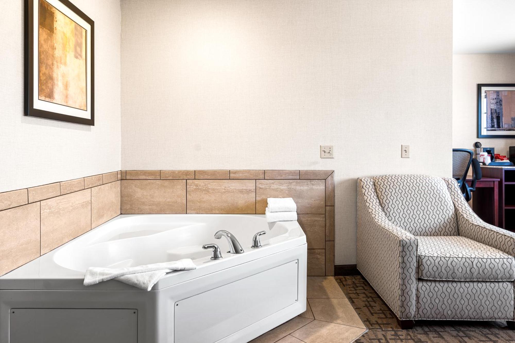 Boarders Inn & Suites By Cobblestone Hotels - Shawano Buitenkant foto