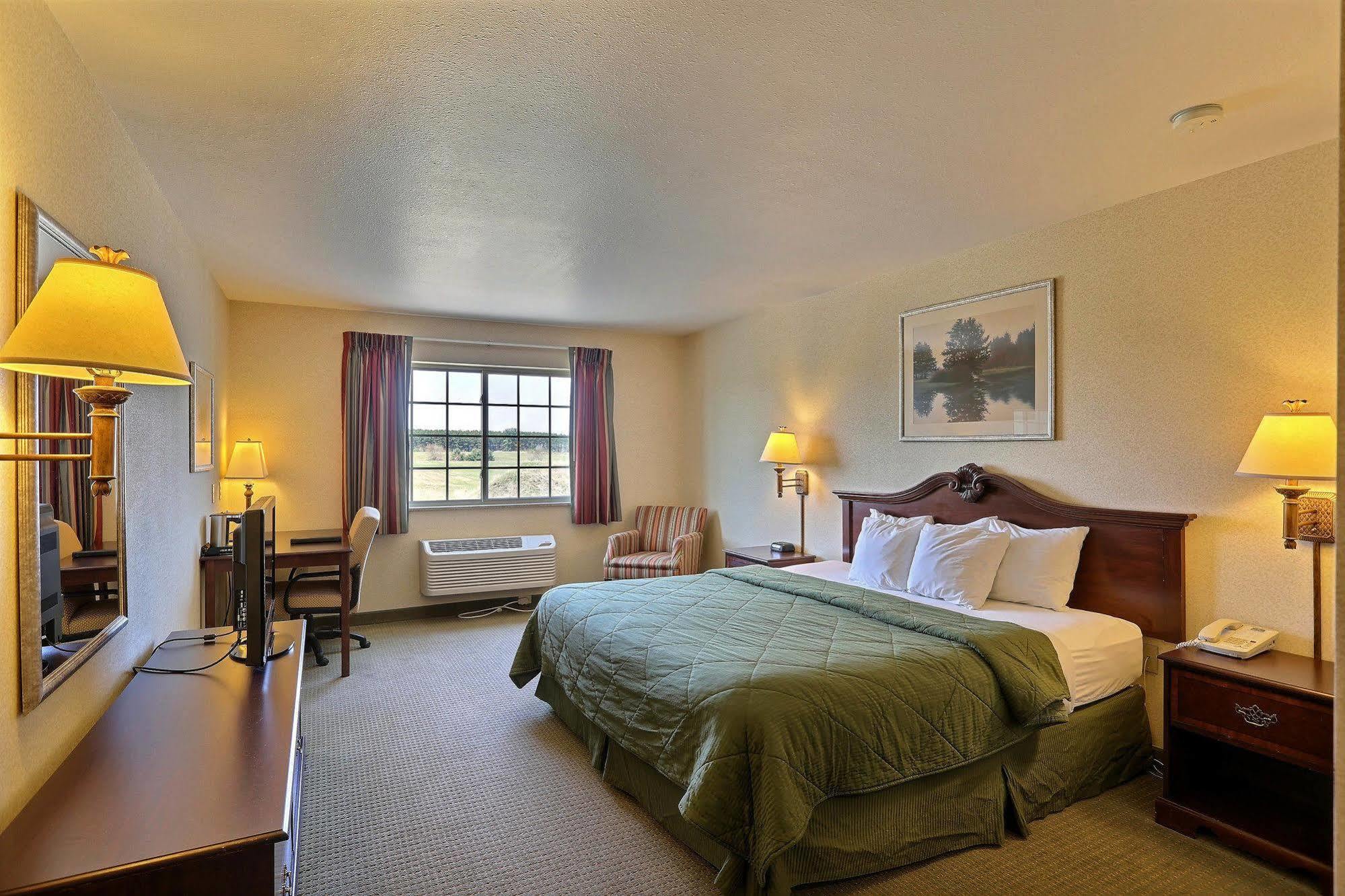 Boarders Inn & Suites By Cobblestone Hotels - Shawano Buitenkant foto