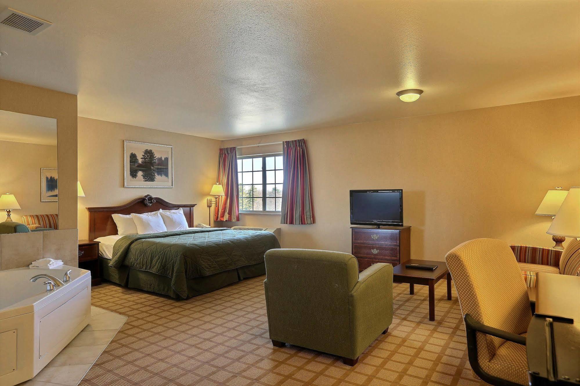 Boarders Inn & Suites By Cobblestone Hotels - Shawano Buitenkant foto
