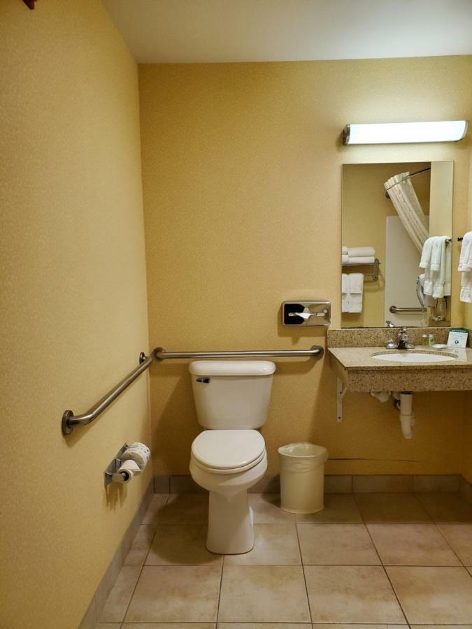 Boarders Inn & Suites By Cobblestone Hotels - Shawano Buitenkant foto