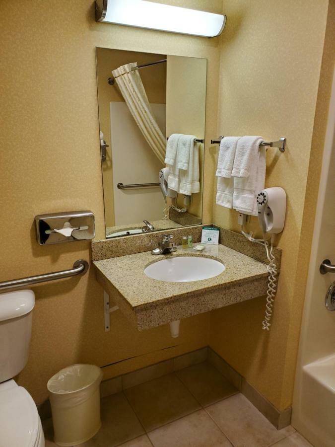 Boarders Inn & Suites By Cobblestone Hotels - Shawano Buitenkant foto